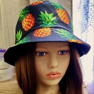🛍$36, 4.99⛵🛍NEW & FUN Black Hawaiian Reversible Bucket Hat Pineapple Print